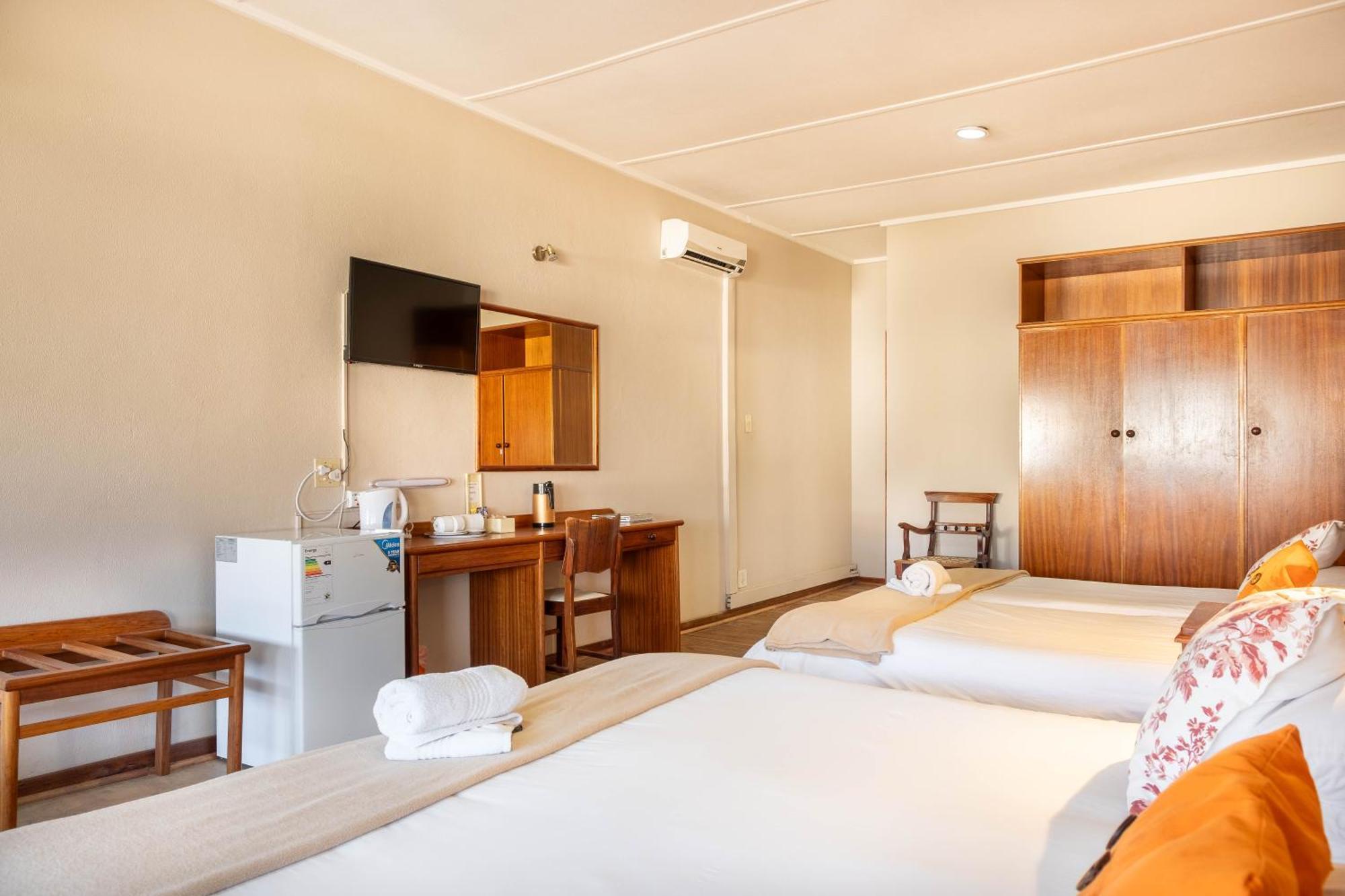 Karoo Country Inn Middelburg  外观 照片