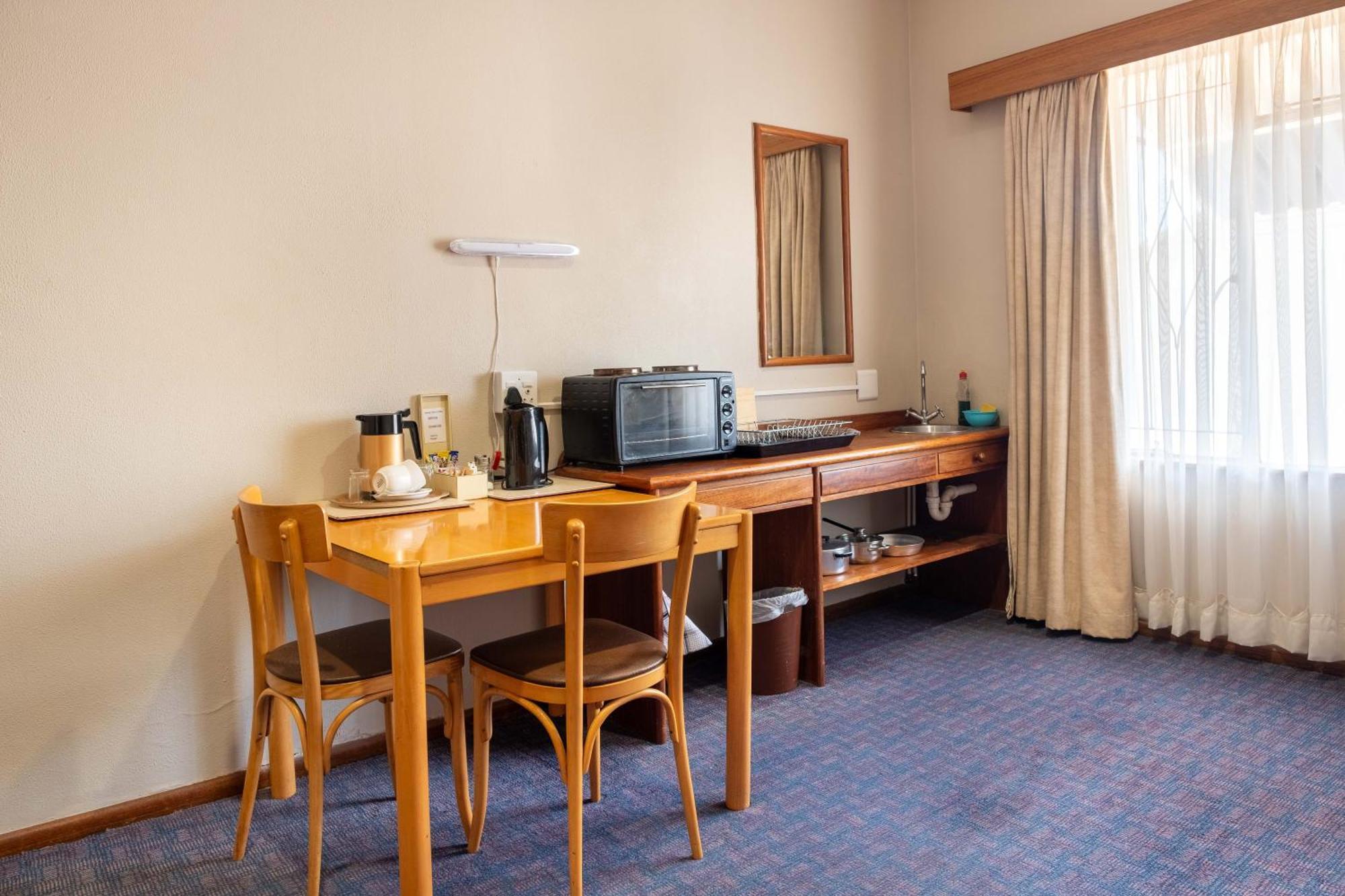 Karoo Country Inn Middelburg  外观 照片
