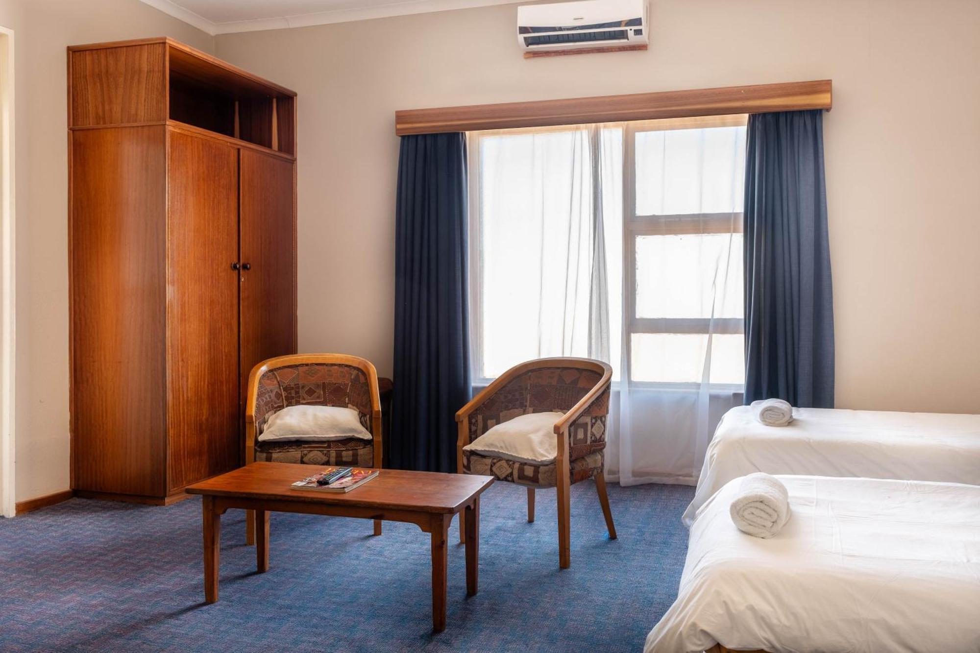 Karoo Country Inn Middelburg  外观 照片
