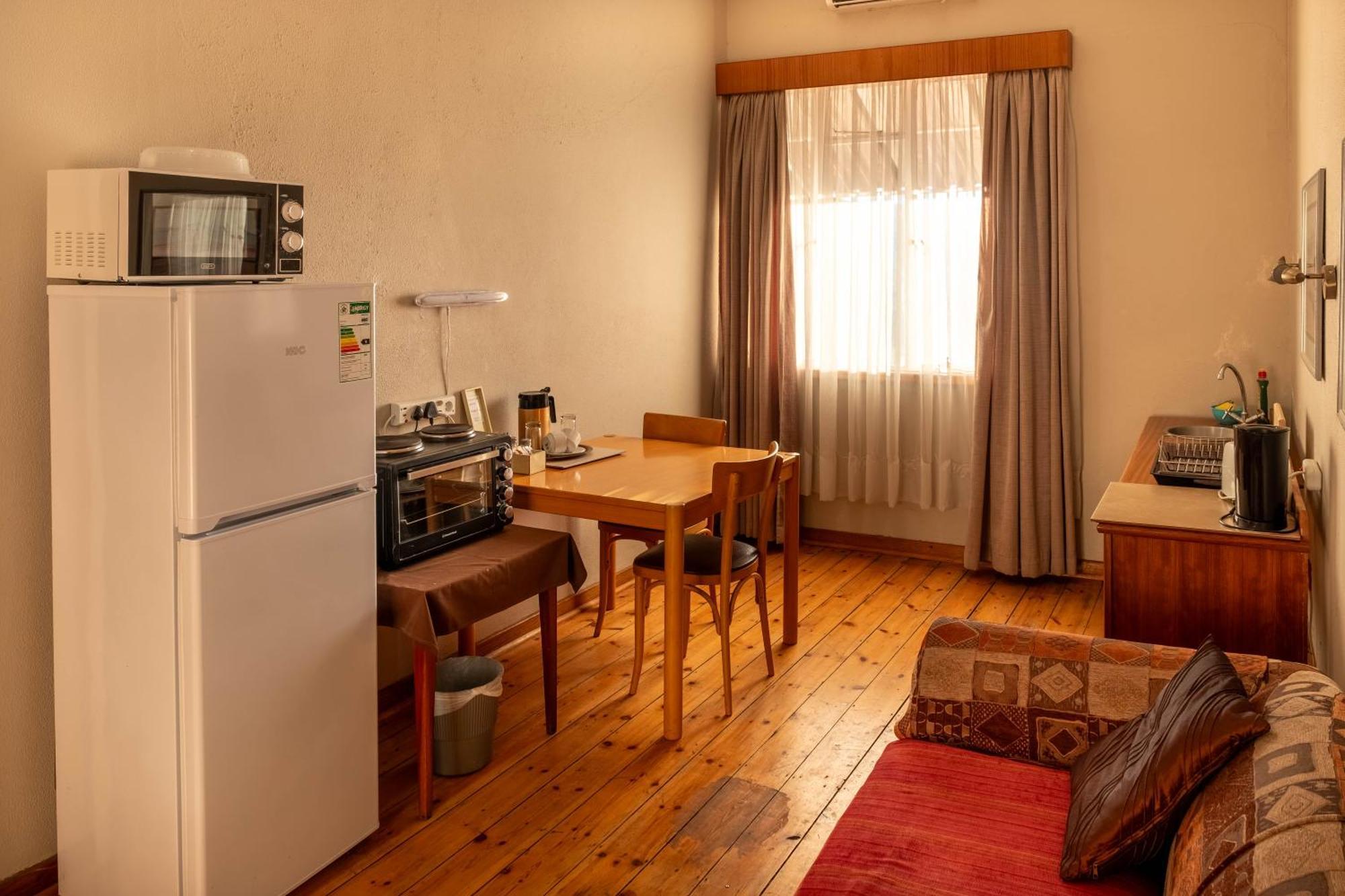 Karoo Country Inn Middelburg  外观 照片