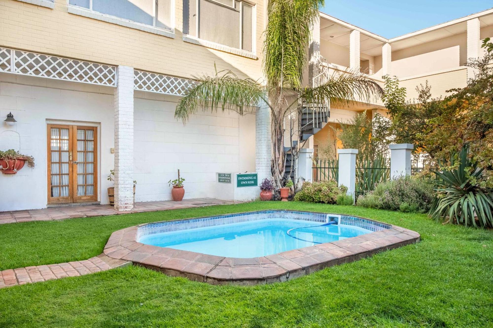 Karoo Country Inn Middelburg  外观 照片